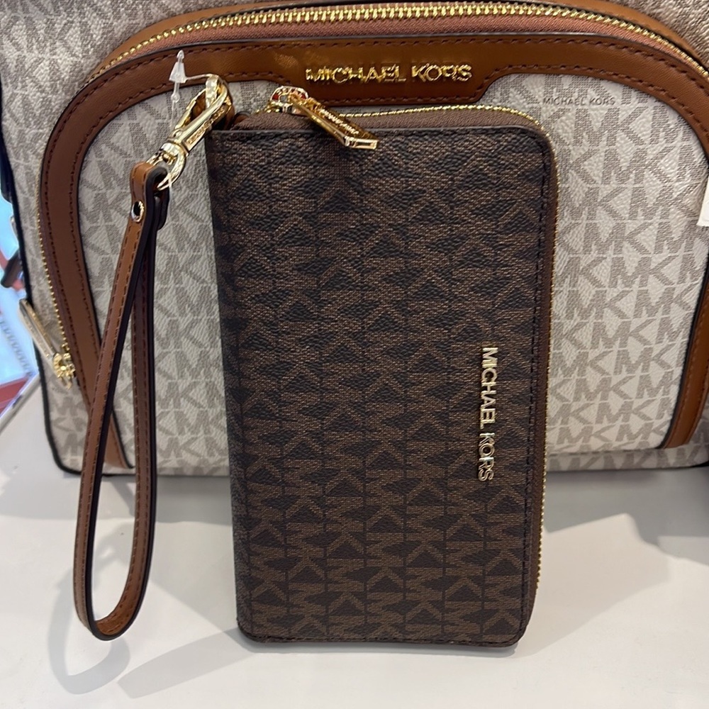 Michael Kors MK Signature Large Flat Multi-Function Phone Case Wallet Wristlet